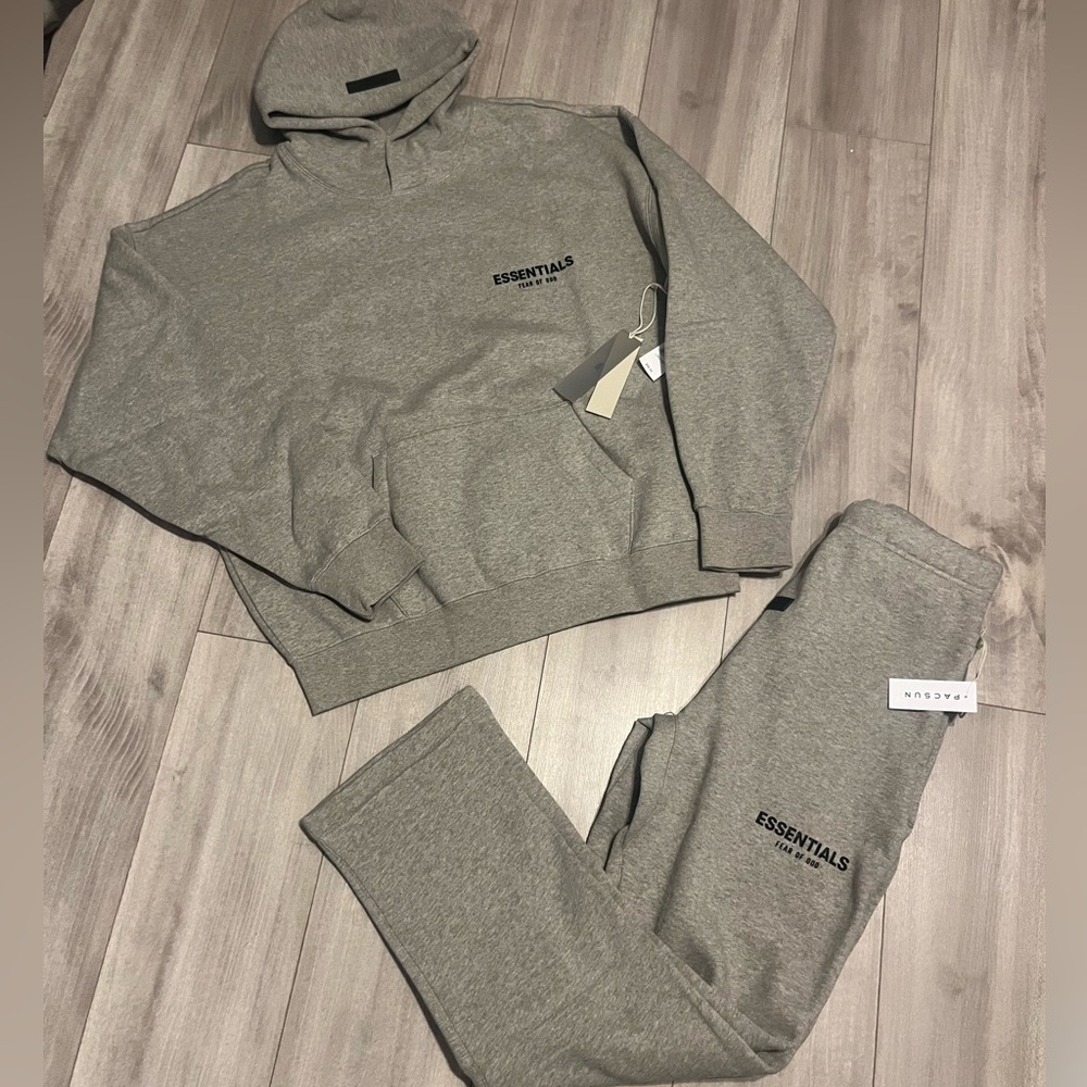 Small Essentials Fear of God Dark Oatmeal Sweatsuit
| Hoodie and Joggers Relaxed